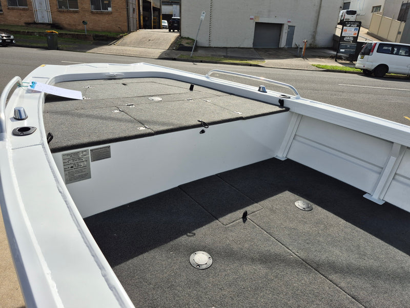 Quintrex 420 Hornet Trophy