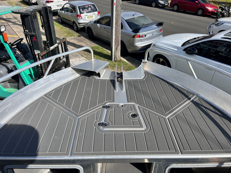 Kingfisher 570 - Centre Console