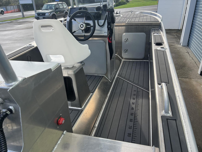 Kingfisher 450 - Centre and Side Console, Cuddy Cab and Tiller