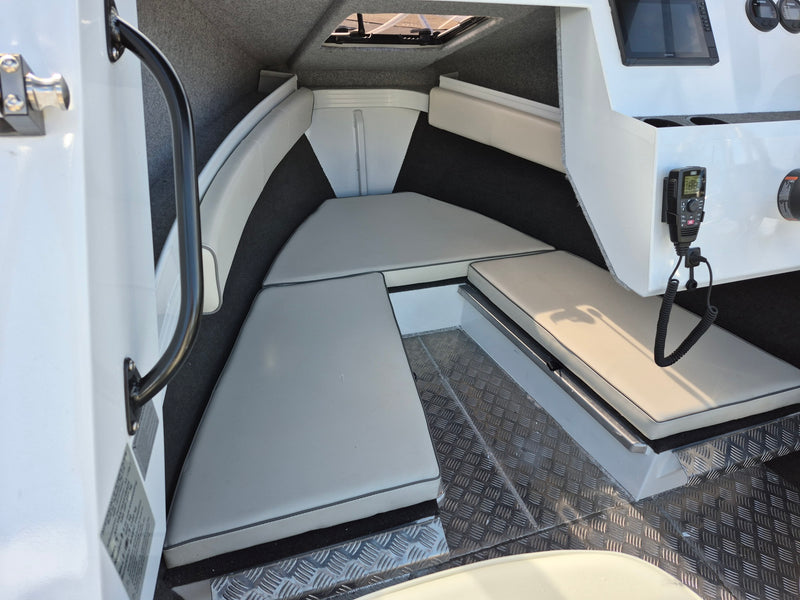 Yellowfin 5800 FHT