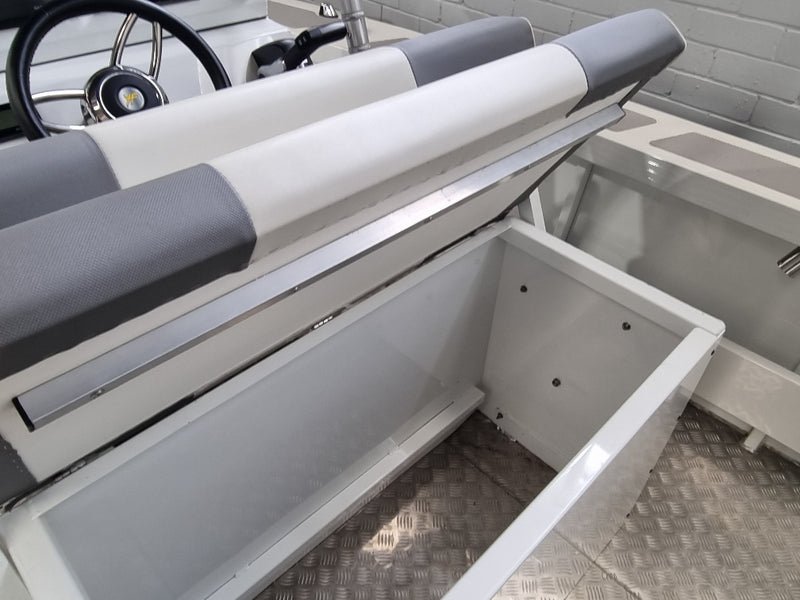 Yellowfin 6500 Centre Console
