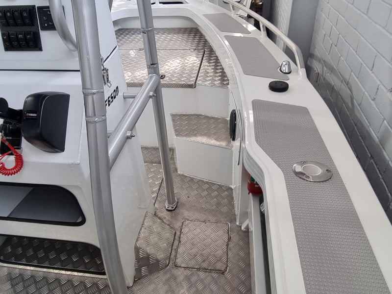 Yellowfin 6500 Centre Console