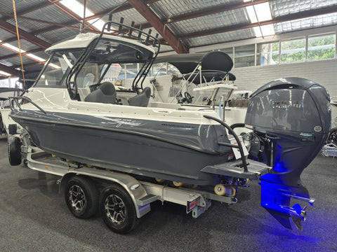 Haines Signature 640 Hard Top