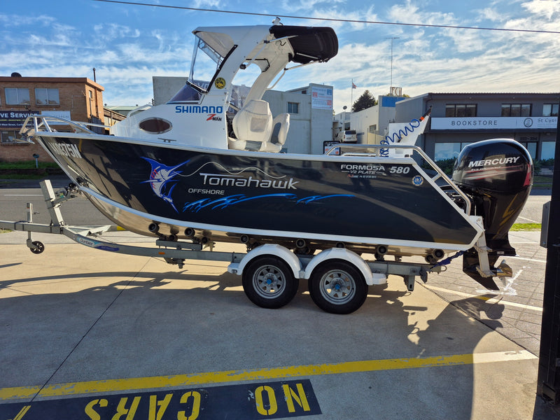 Formosa Tomahawk Offshore 580 Centre Cabin