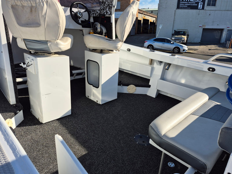 Formosa Tomahawk Offshore 580 Centre Cabin