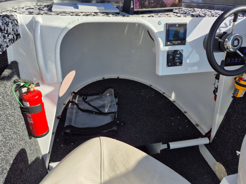 Formosa Tomahawk Offshore 580 Centre Cabin
