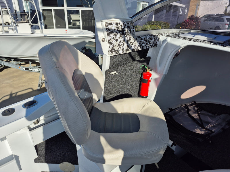 Formosa Tomahawk Offshore 580 Centre Cabin