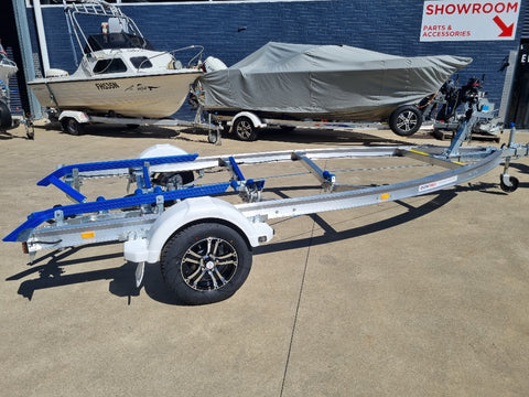 Brand New Unused 4.5m - 5.0m Quintrex Alloy trailer with brakes - Inc rego