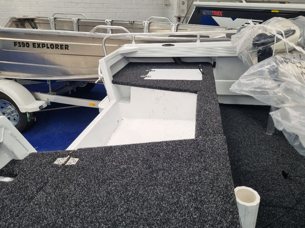 Quintrex 420 Renegade Tiller steer