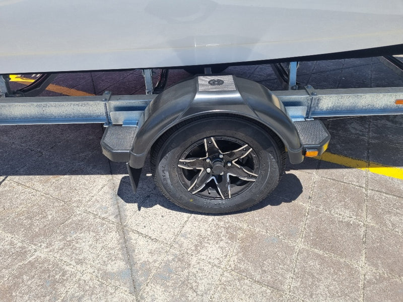 Sportsman 17 Reef Centre Console