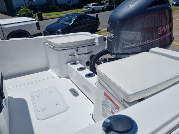 Sportsman 17 Reef Centre Console