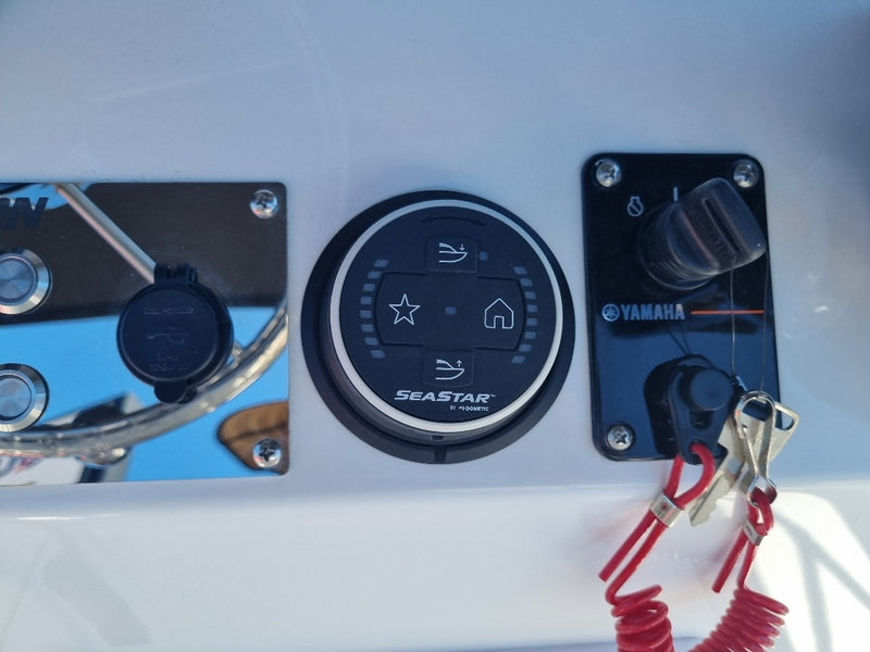 Sportsman 17 Reef Centre Console