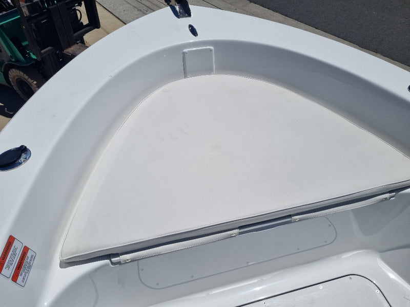 Sportsman 17 Reef Centre Console