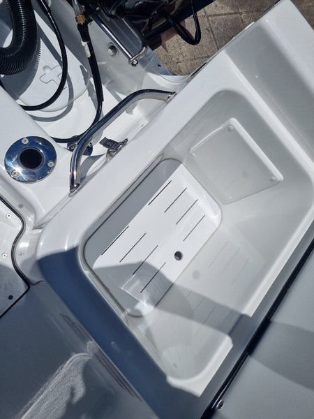 Sportsman 17 Reef Centre Console