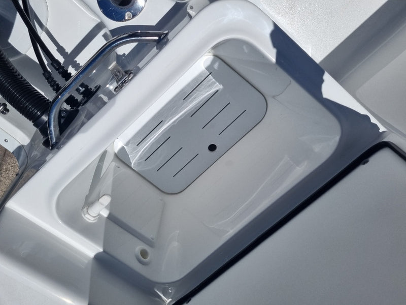 Sportsman 17 Reef Centre Console