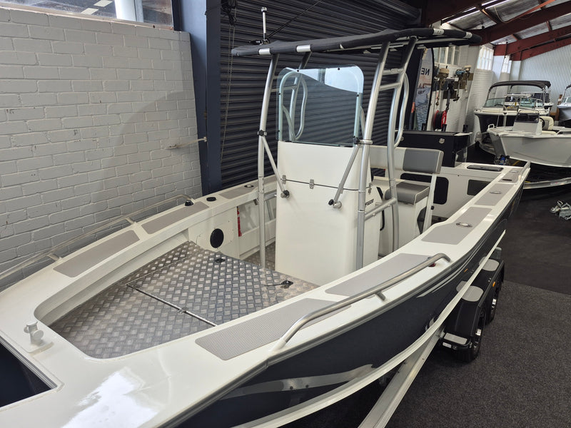 Yellowfin 6500 Centre Console - DEMO / DISPLAY CLEARANCE SPECIAL