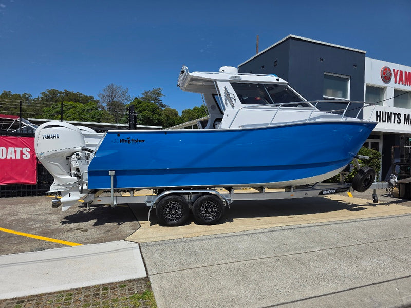 Kingfisher 730 Powercat with twin 200hp Yamahas and FULL Helm Master