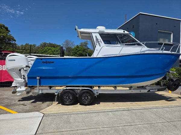Kingfisher 730 Powercat with twin 200hp Yamahas and FULL Helm Master