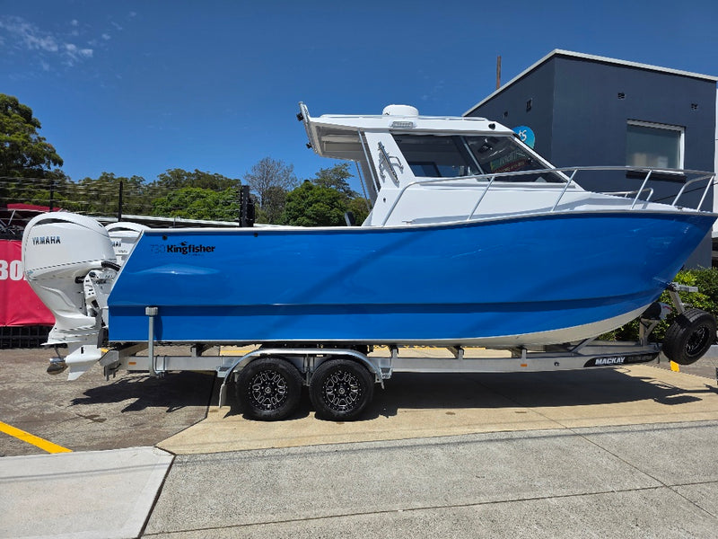 Kingfisher 730 Powercat with twin 200hp Yamahas and FULL Helm Master