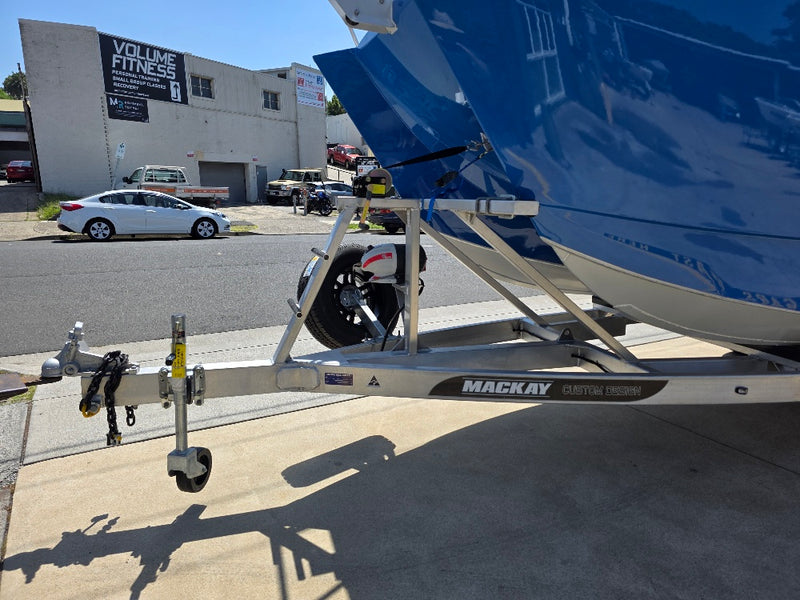 Kingfisher 730 Powercat with twin 200hp Yamahas and FULL Helm Master