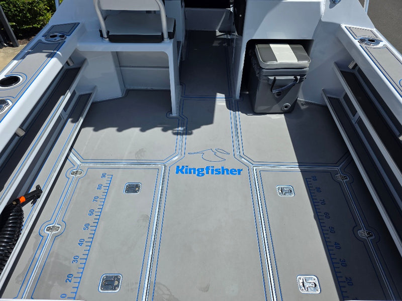 Kingfisher 730 Powercat with twin 200hp Yamahas and FULL Helm Master