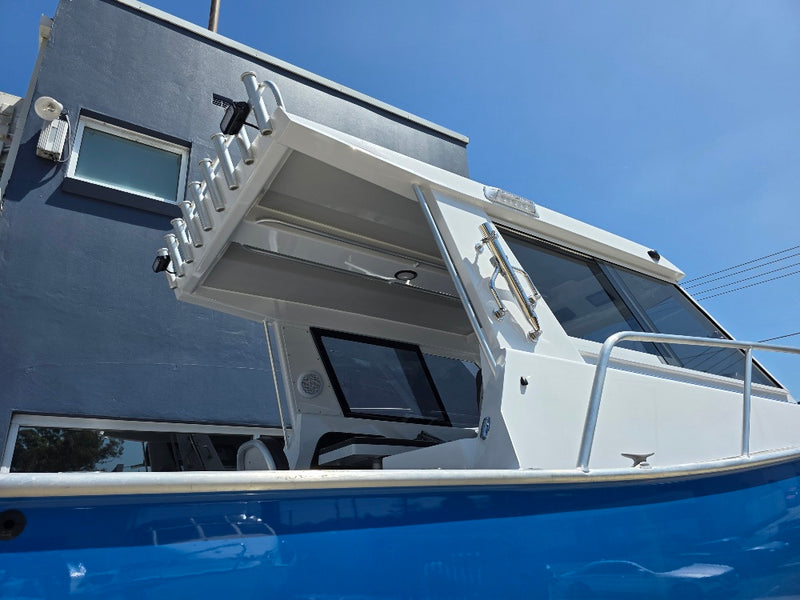 Kingfisher 730 Powercat with twin 200hp Yamahas and FULL Helm Master