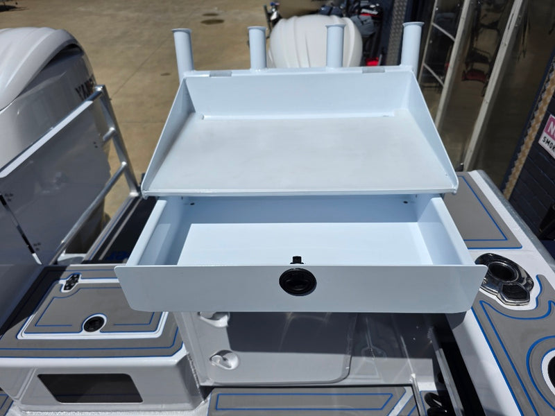 Kingfisher 730 Powercat with twin 200hp Yamahas and FULL Helm Master