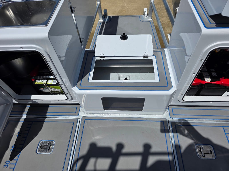 Kingfisher 730 Powercat with twin 200hp Yamahas and FULL Helm Master