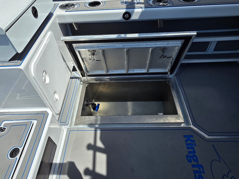 Kingfisher 730 Powercat with twin 200hp Yamahas and FULL Helm Master