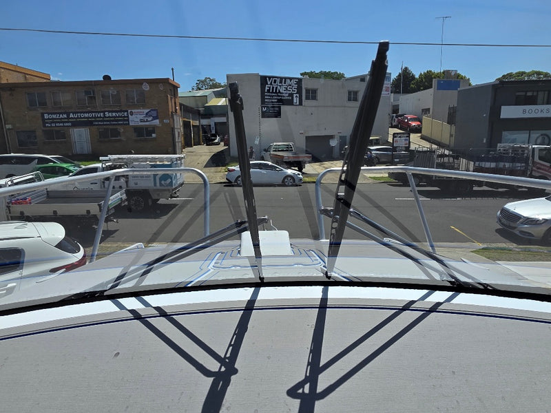 Kingfisher 730 Powercat with twin 200hp Yamahas and FULL Helm Master