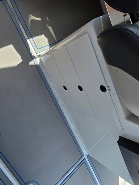 Kingfisher 730 Powercat with twin 200hp Yamahas and FULL Helm Master