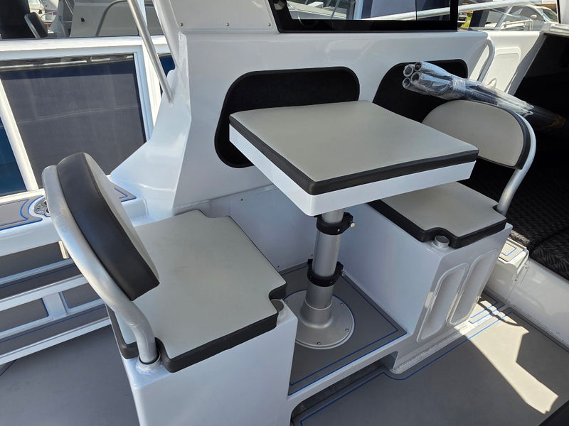 Kingfisher 730 Powercat with twin 200hp Yamahas and FULL Helm Master