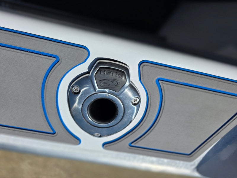 Kingfisher 730 Powercat with twin 200hp Yamahas and FULL Helm Master