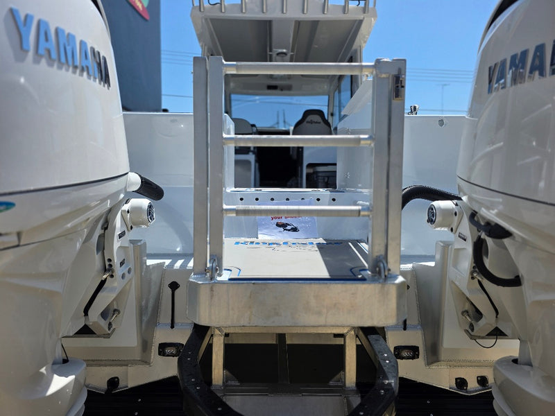 Kingfisher 730 Powercat with twin 200hp Yamahas and FULL Helm Master