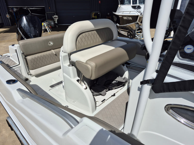 Crownline Finseeker 220 CC