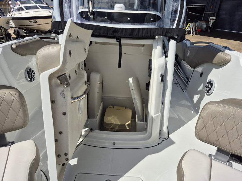 Crownline Finseeker 220 CC