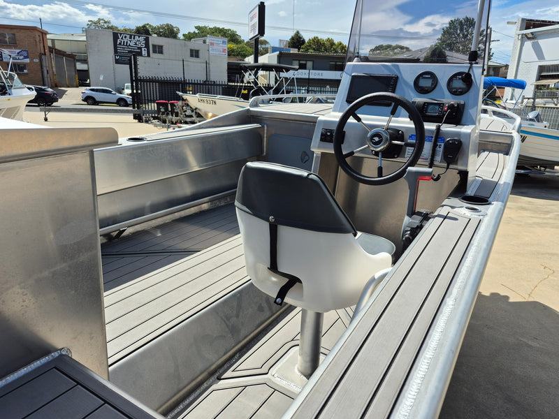 Kingfisher 450 Side Console with 70hp Yamaha - FANTASTIC 5 PROMO