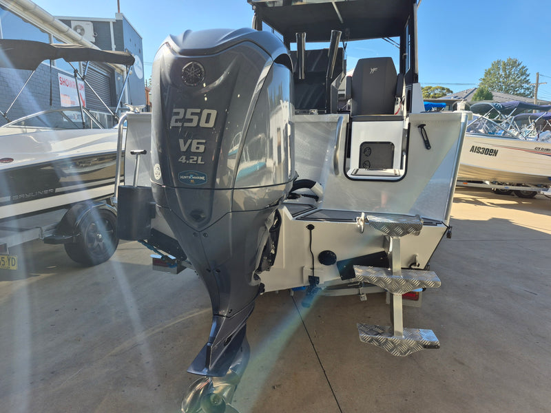 Yellowfin YF-70 Extended Cabin with 250hp Yamaha