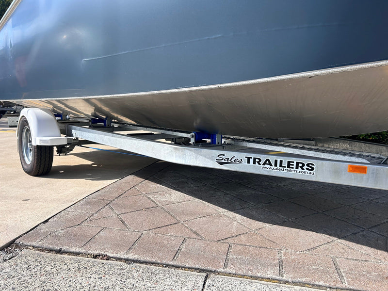 Kingfisher Twin Hull 570