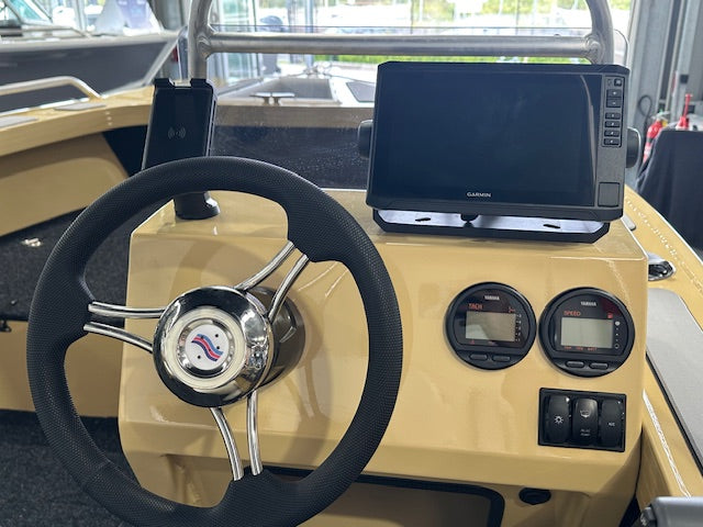 Quintrex 460 Renegade PRO Side Console Yamaha F70 WG