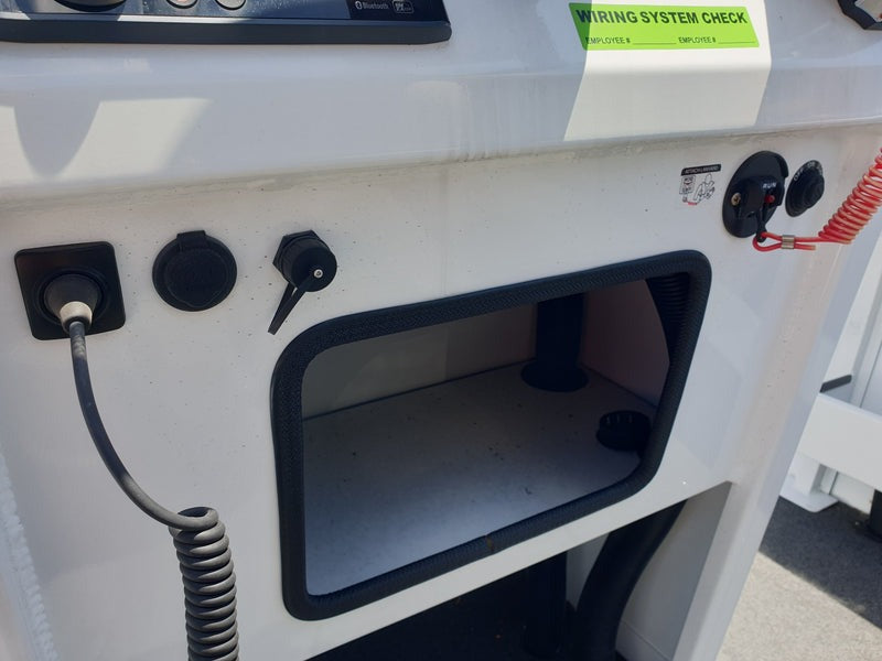 Quintrex 570 Renegade Centre Console - 2024 PLATE CLEARANCE SPECIAL