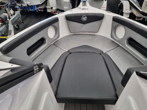Revival 590 Bowrider