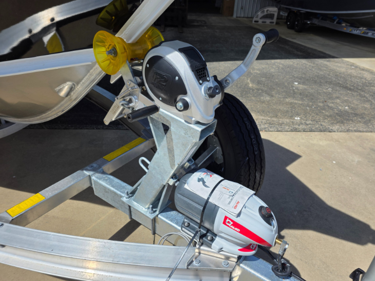 Yellowfin YF-76 Extended Cabin