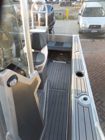 Kingfisher 570 - Centre Console