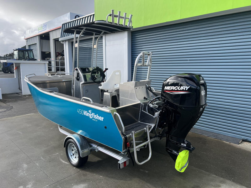 Kingfisher 450 - Centre and Side Console, Cuddy Cab and Tiller